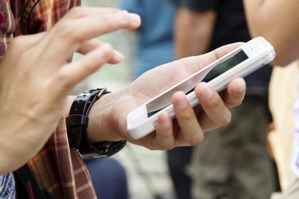 teens on cell phone